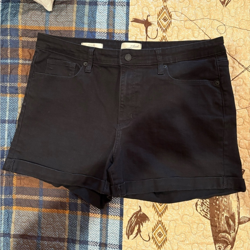 Universal Thread Black cuffed Women's Jean Shorts size 16/33R